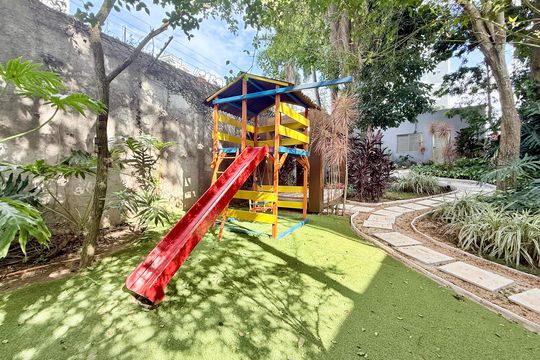 Comprar apartamento mobiliado com 4 quartos, academia no condomínio e aceita pets. — Playground