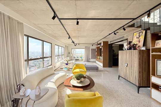 Comprar apartamento mobiliado com 4 quartos, academia no condomínio e aceita pets. — Sala