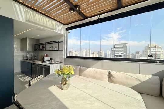 Comprar apartamento mobiliado com 4 quartos, academia no condomínio e aceita pets. — Varanda Gourmet
