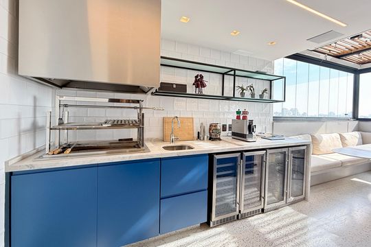 Comprar apartamento mobiliado com 4 quartos, academia no condomínio e aceita pets. — Varanda Gourmet