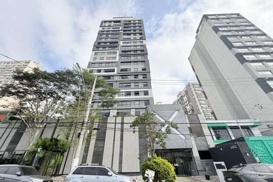 Comprar apartamento mobiliado com 4 quartos, academia no condomínio e aceita pets. — Fachada