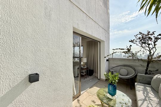 Comprar apartamento mobiliado com 4 quartos, academia no condomínio e aceita pets. — Varanda