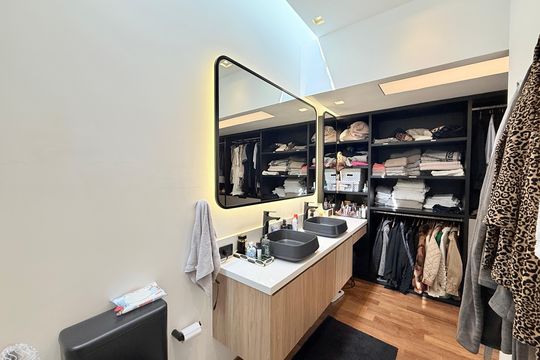 Comprar apartamento mobiliado com 4 quartos, academia no condomínio e aceita pets. — Banheiro Suite 1