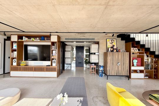 Comprar apartamento mobiliado com 4 quartos, academia no condomínio e aceita pets. — Sala