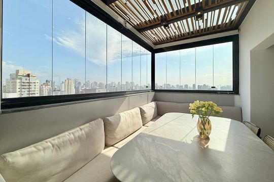 Comprar apartamento mobiliado com 4 quartos, academia no condomínio e aceita pets. — Varanda Gourmet