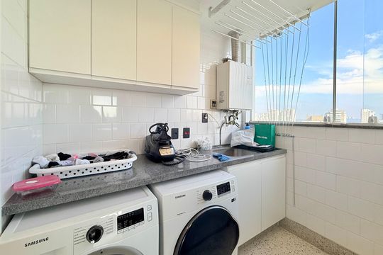 Comprar apartamento mobiliado com 4 quartos, academia no condomínio e aceita pets. — Área de Serviço