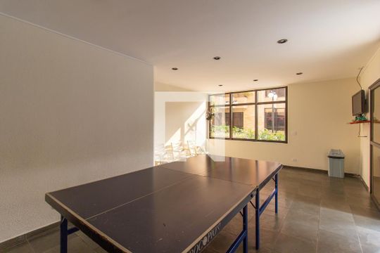 Comprar apartamento mobiliado com 3 quartos, 1 suíte, varanda, academia e churrasqueira. — Salão de jogos
