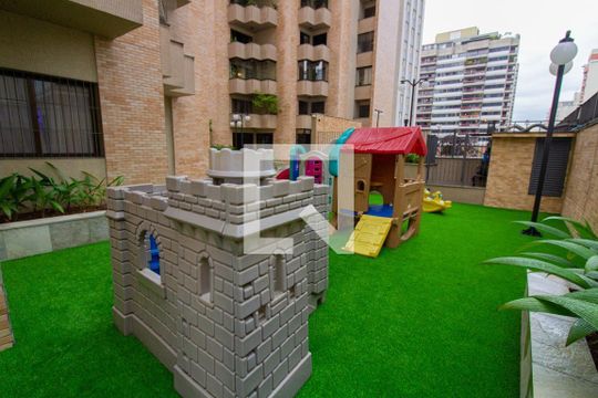 Comprar apartamento mobiliado com 3 quartos, 1 suíte, varanda, academia e churrasqueira. — Playground