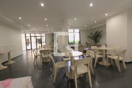 Comprar apartamento mobiliado com 3 quartos, 1 suíte, varanda, academia e churrasqueira. — Salão de Festas