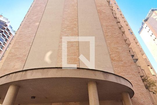 Comprar apartamento mobiliado com 3 quartos, 1 suíte, varanda, academia e churrasqueira. — Fachada