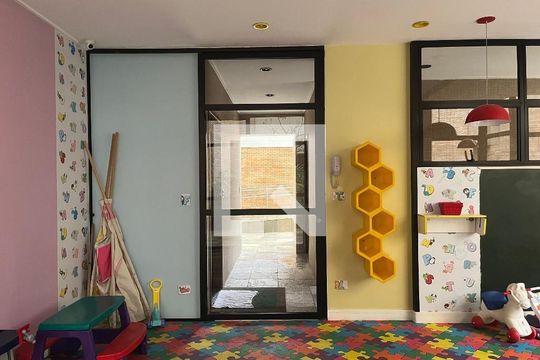 Comprar apartamento mobiliado com 3 quartos, 1 suíte, varanda, academia e churrasqueira. — Brinquedoteca
