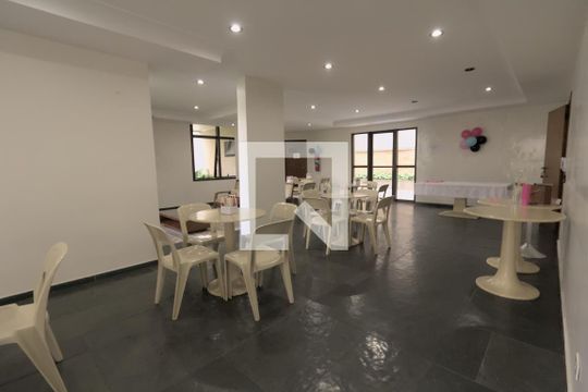 Comprar apartamento mobiliado com 3 quartos, 1 suíte, varanda, academia e churrasqueira. — Salão de Festas