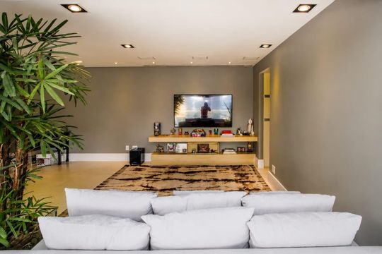 Comprar apartamento mobiliado com 2 quartos, varanda e quintal. Academia e churrasqueira no condomínio. — foto 3