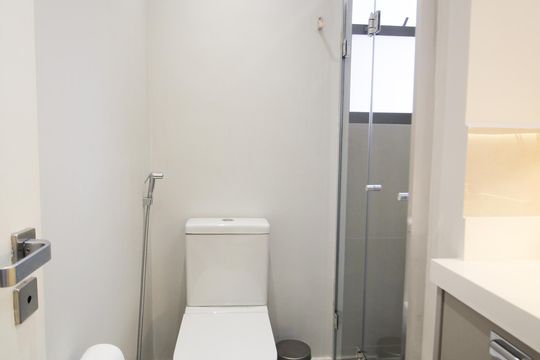 Apartamento com 3 quartos, piscina e academia no condomínio, ideal para comprar. — Banheiro