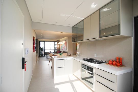 Apartamento com 3 quartos, piscina e academia no condomínio, ideal para comprar. — Cozinha