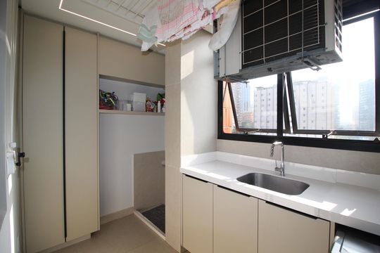 Apartamento com 3 quartos, piscina e academia no condomínio, ideal para comprar. — Área de Serviço