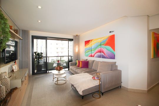 Apartamento com 3 quartos, piscina e academia no condomínio, ideal para comprar. — Sala