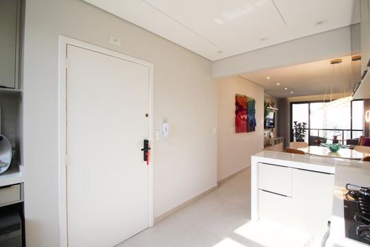 Apartamento com 3 quartos, piscina e academia no condomínio, ideal para comprar. — Cozinha