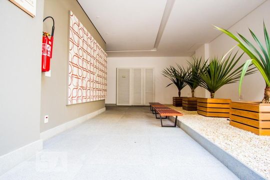 Apartamento à venda, com 87 m², 2 quartos e 2 vagas — Hall do Prédio