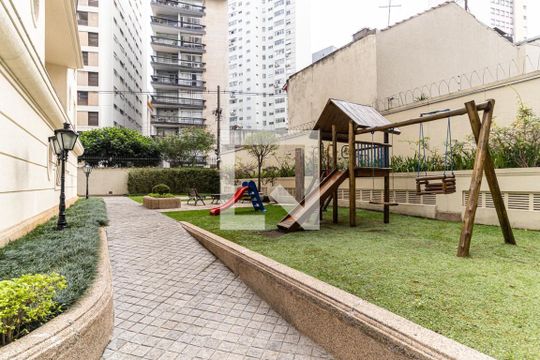 Venda de apartamento mobiliado em Santa Cecilia com 5 quartos, piscina e quintal. — Playground