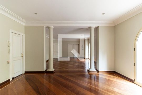 Venda de apartamento mobiliado em Santa Cecilia com 5 quartos, piscina e quintal. — Salão de Festas