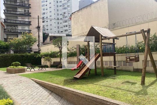 Venda de apartamento mobiliado em Santa Cecilia com 5 quartos, piscina e quintal. — Playground