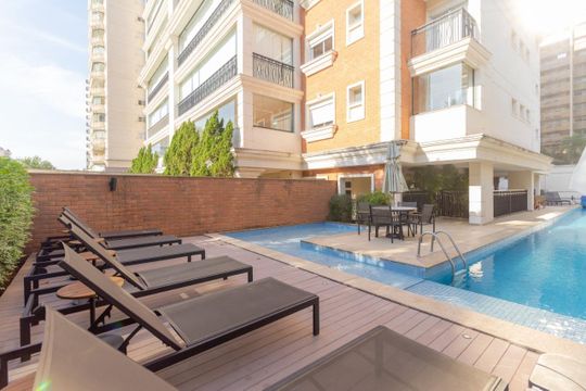 Apartamento à venda com 4 suítes, varanda gourmet e piscina no condomínio. Totalmente mobiliado. — foto 46