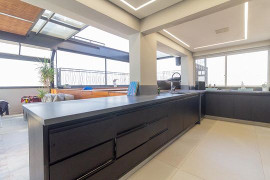 Apartamento à venda com 4 suítes, varanda gourmet e piscina no condomínio. Totalmente mobiliado. — foto 25