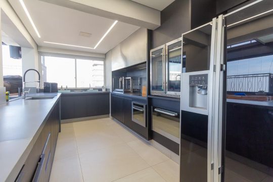 Apartamento à venda com 4 suítes, varanda gourmet e piscina no condomínio. Totalmente mobiliado. — foto 26