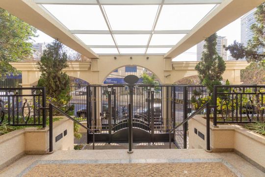Apartamento à venda com 4 suítes, varanda gourmet e piscina no condomínio. Totalmente mobiliado. — foto 30