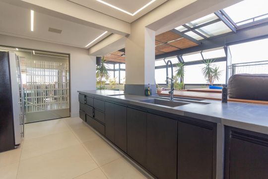 Apartamento à venda com 4 suítes, varanda gourmet e piscina no condomínio. Totalmente mobiliado. — foto 23