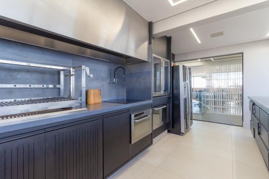 Apartamento à venda com 4 suítes, varanda gourmet e piscina no condomínio. Totalmente mobiliado. — foto 27