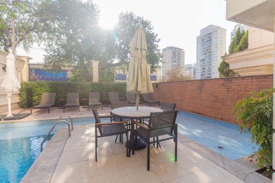 Apartamento à venda com 4 suítes, varanda gourmet e piscina no condomínio. Totalmente mobiliado. — foto 47