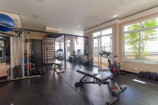 Apartamento à venda com 4 suítes, varanda gourmet e piscina no condomínio. Totalmente mobiliado. — foto 41
