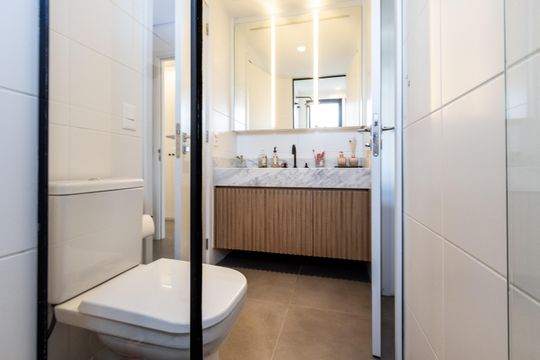 Comprar apartamento com 3 quartos, 2 suítes, varanda e piscina no condomínio. Animais permitidos. — foto 45