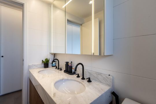 Comprar apartamento com 3 quartos, 2 suítes, varanda e piscina no condomínio. Animais permitidos. — foto 34