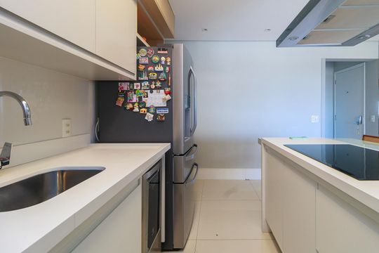 Venda de apartamento em Campo Belo, 2 quartos, varanda, closet, piscina, academia e churrasqueira. — Cozinha