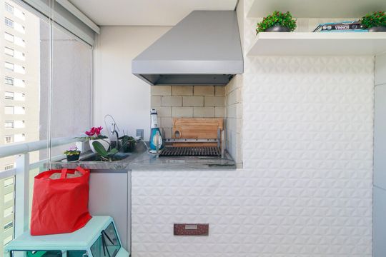 Venda de apartamento em Campo Belo, 2 quartos, varanda, closet, piscina, academia e churrasqueira. — Sala - Varanda