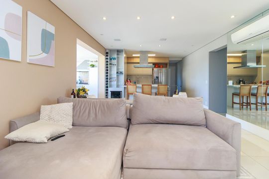 Venda de apartamento em Campo Belo, 2 quartos, varanda, closet, piscina, academia e churrasqueira. — Sala