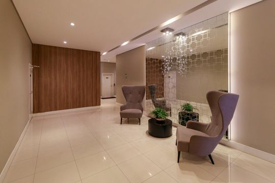 Venda de apartamento em Campo Belo, 2 quartos, varanda, closet, piscina, academia e churrasqueira. — Hall Social