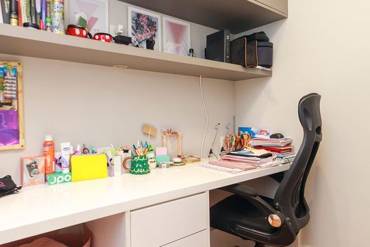 Venda de apartamento em Campo Belo, 2 quartos, varanda, closet, piscina, academia e churrasqueira. — Escritório