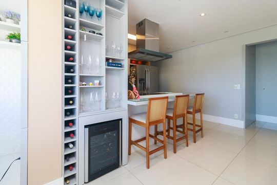 Venda de apartamento em Campo Belo, 2 quartos, varanda, closet, piscina, academia e churrasqueira. — Sala