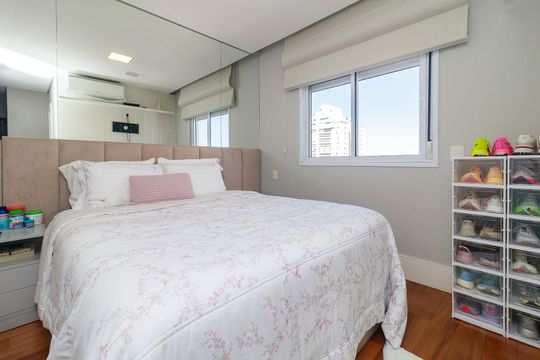 Venda de apartamento em Campo Belo, 2 quartos, varanda, closet, piscina, academia e churrasqueira. — Suíte 1
