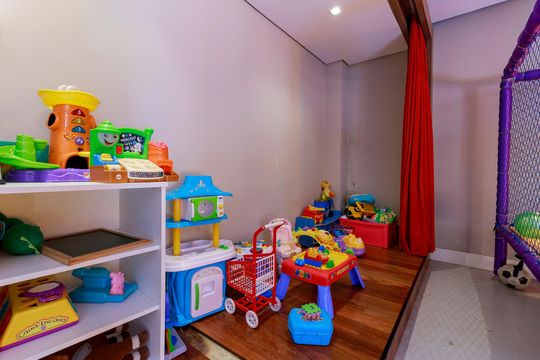 Venda de apartamento em Campo Belo, 2 quartos, varanda, closet, piscina, academia e churrasqueira. — Brinquedoteca