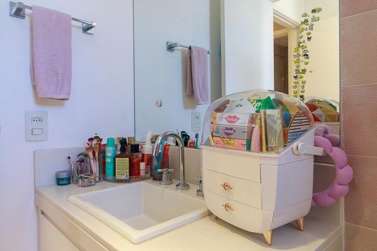 Venda de apartamento em Campo Belo, 2 quartos, varanda, closet, piscina, academia e churrasqueira. — Suíte 2 - Banheiro