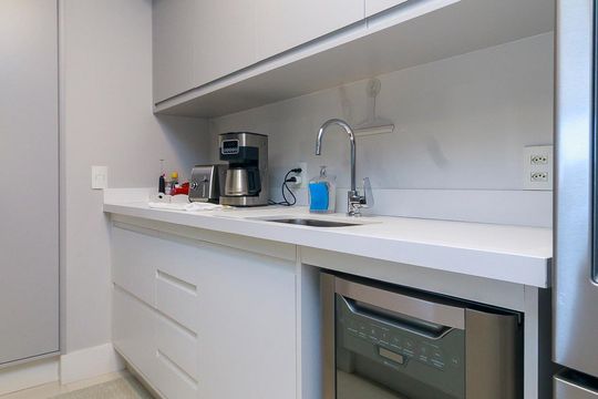 Venda de apartamento em Campo Belo, 2 quartos, varanda, closet, piscina, academia e churrasqueira. — Cozinha