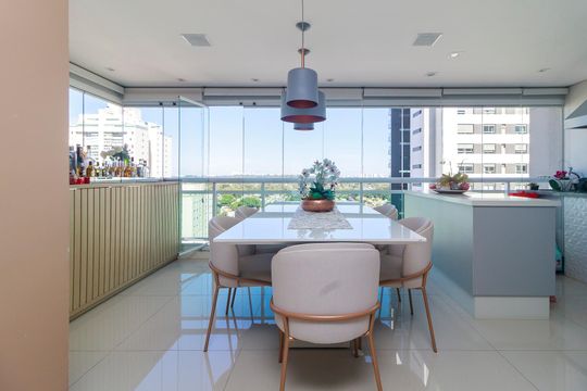 Venda de apartamento em Campo Belo, 2 quartos, varanda, closet, piscina, academia e churrasqueira. — Sala