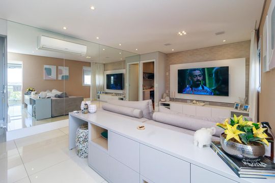 Venda de apartamento em Campo Belo, 2 quartos, varanda, closet, piscina, academia e churrasqueira. — Sala