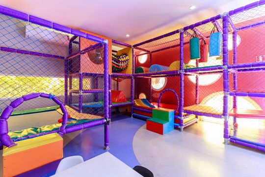 Venda de apartamento em Campo Belo, 2 quartos, varanda, closet, piscina, academia e churrasqueira. — Brinquedoteca