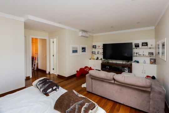 Comprar apartamento mobiliado com 4 quartos e piscina. Animais permitidos. — foto 31